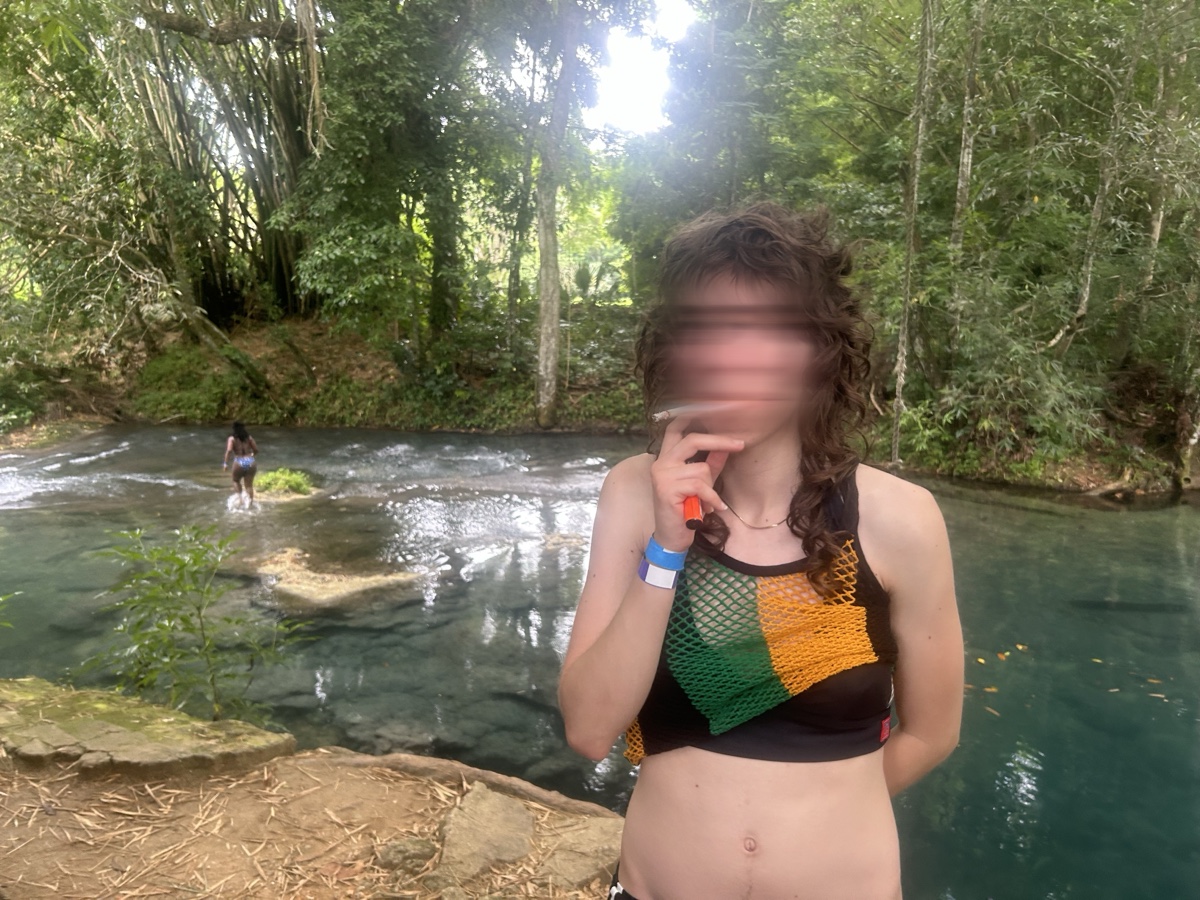 At the turquoise spring, a cigarette and a flag-colors mesh top, face motion-blurred
